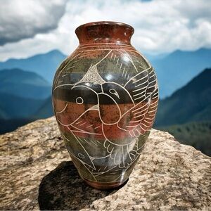 Vintage Nicaragua Carved/Etched Folk Art Pottery Clay Vase Tropical Hummingbird
